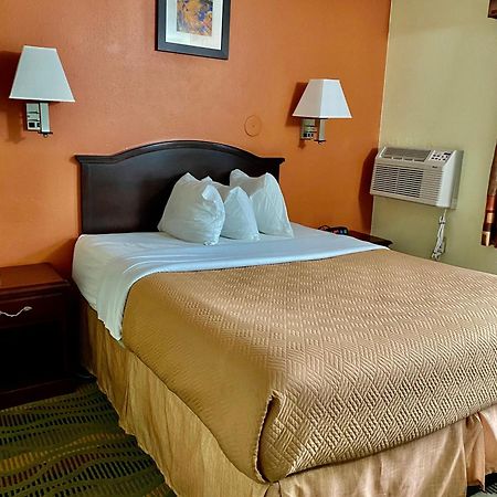 Travelodge By Wyndham La Porte/Michigan City Area Esterno foto