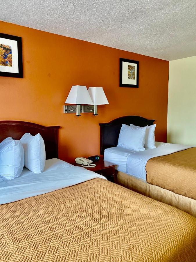 Travelodge By Wyndham La Porte/Michigan City Area Esterno foto