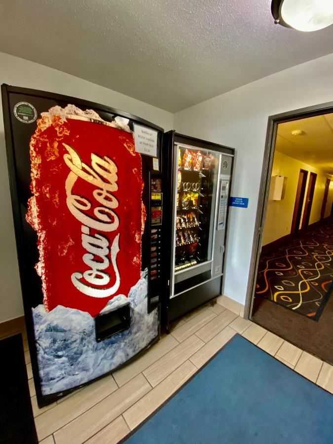 Travelodge By Wyndham La Porte/Michigan City Area Esterno foto