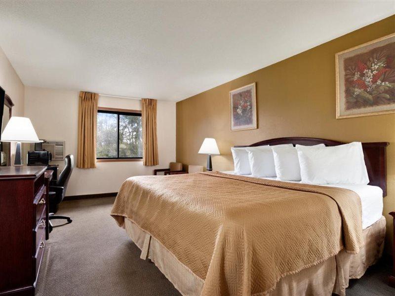 Travelodge By Wyndham La Porte/Michigan City Area Esterno foto