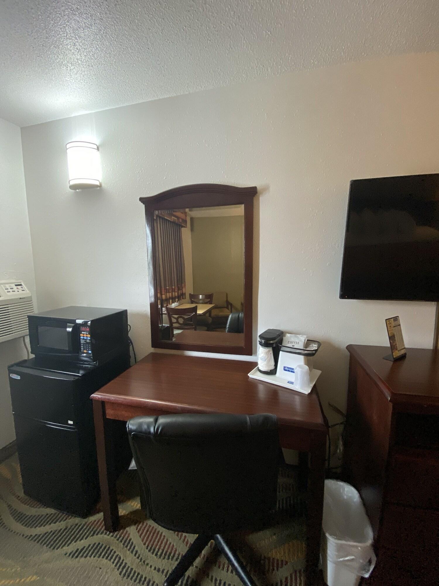 Travelodge By Wyndham La Porte/Michigan City Area Esterno foto