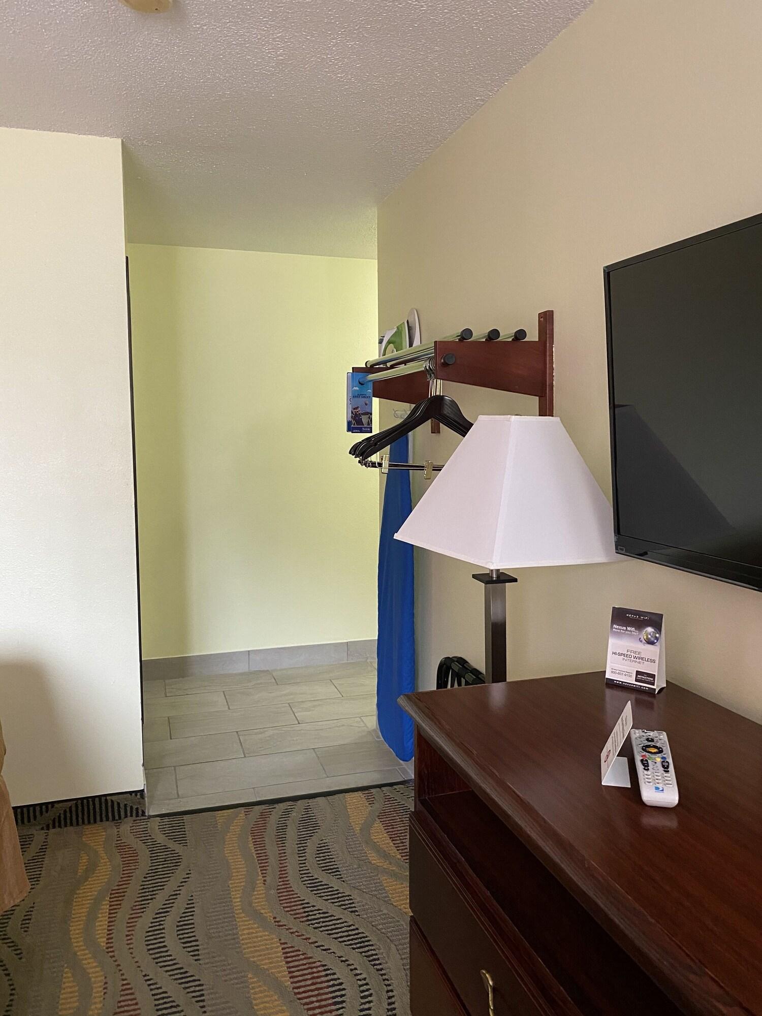 Travelodge By Wyndham La Porte/Michigan City Area Esterno foto