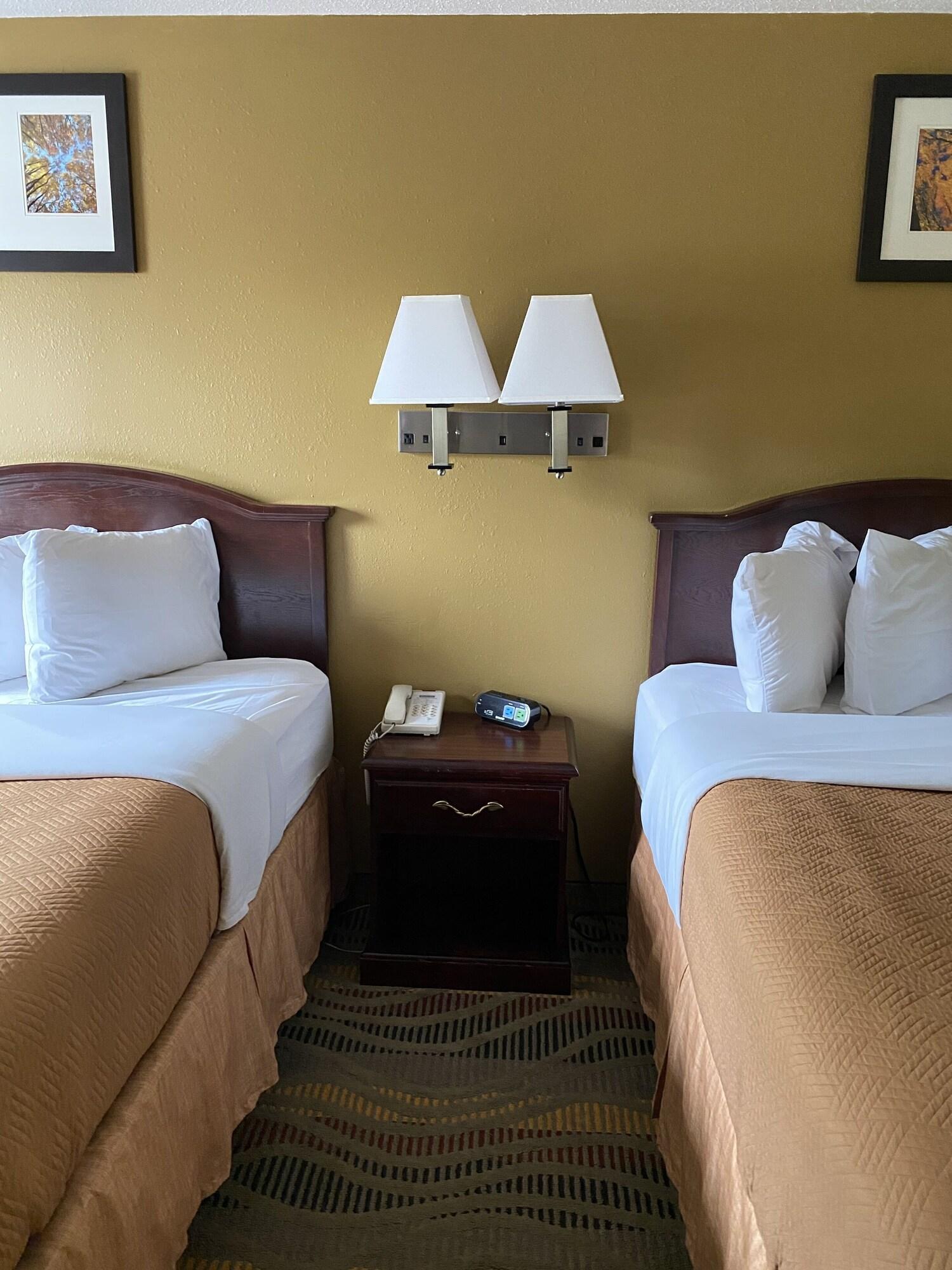Travelodge By Wyndham La Porte/Michigan City Area Esterno foto