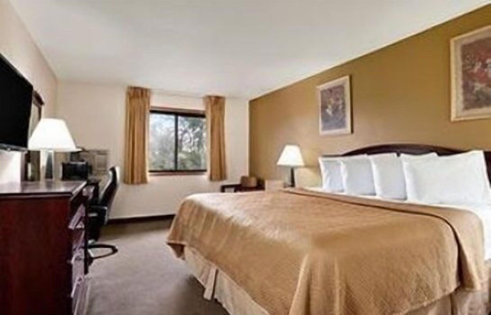 Travelodge By Wyndham La Porte/Michigan City Area Esterno foto