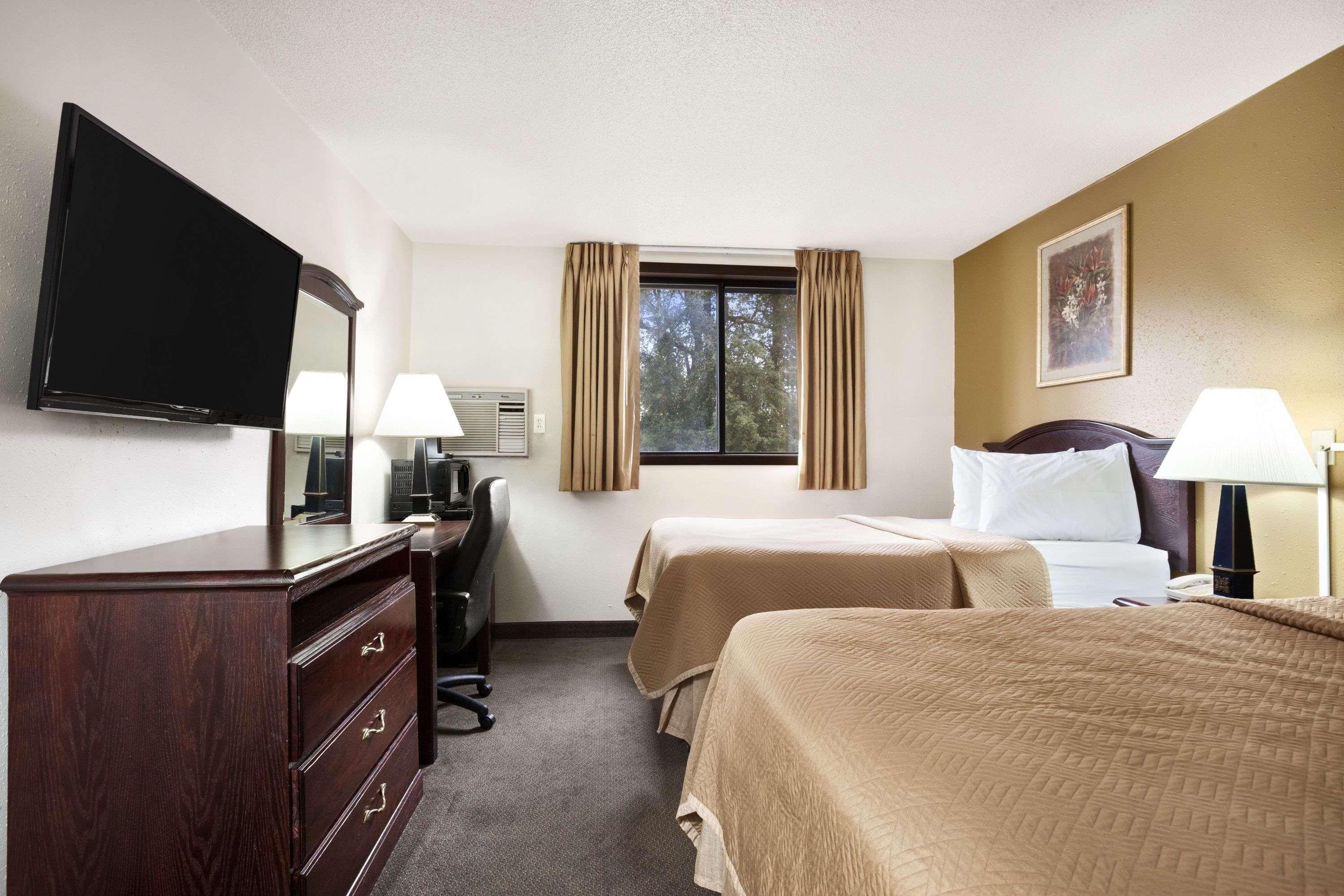 Travelodge By Wyndham La Porte/Michigan City Area Esterno foto