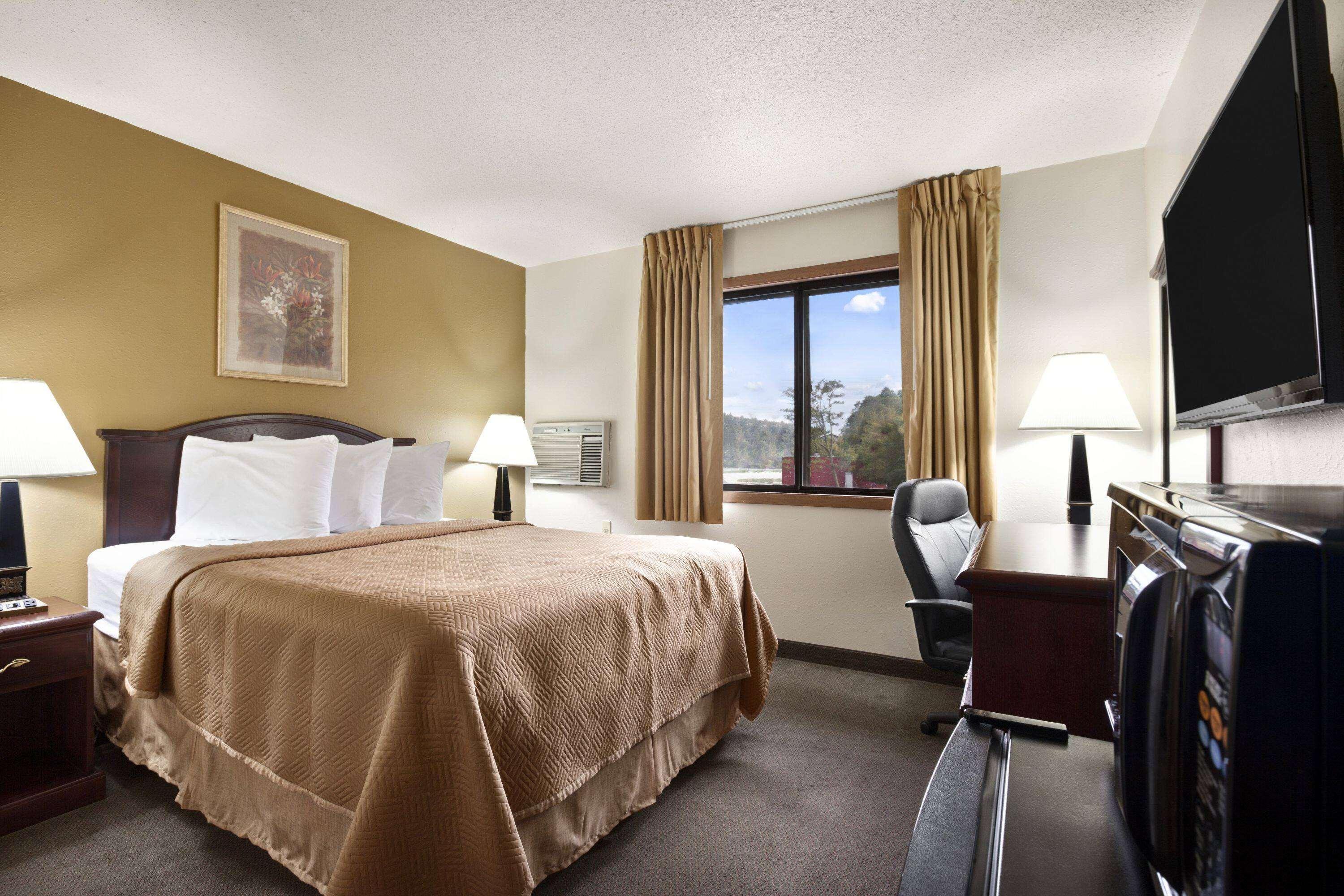 Travelodge By Wyndham La Porte/Michigan City Area Esterno foto