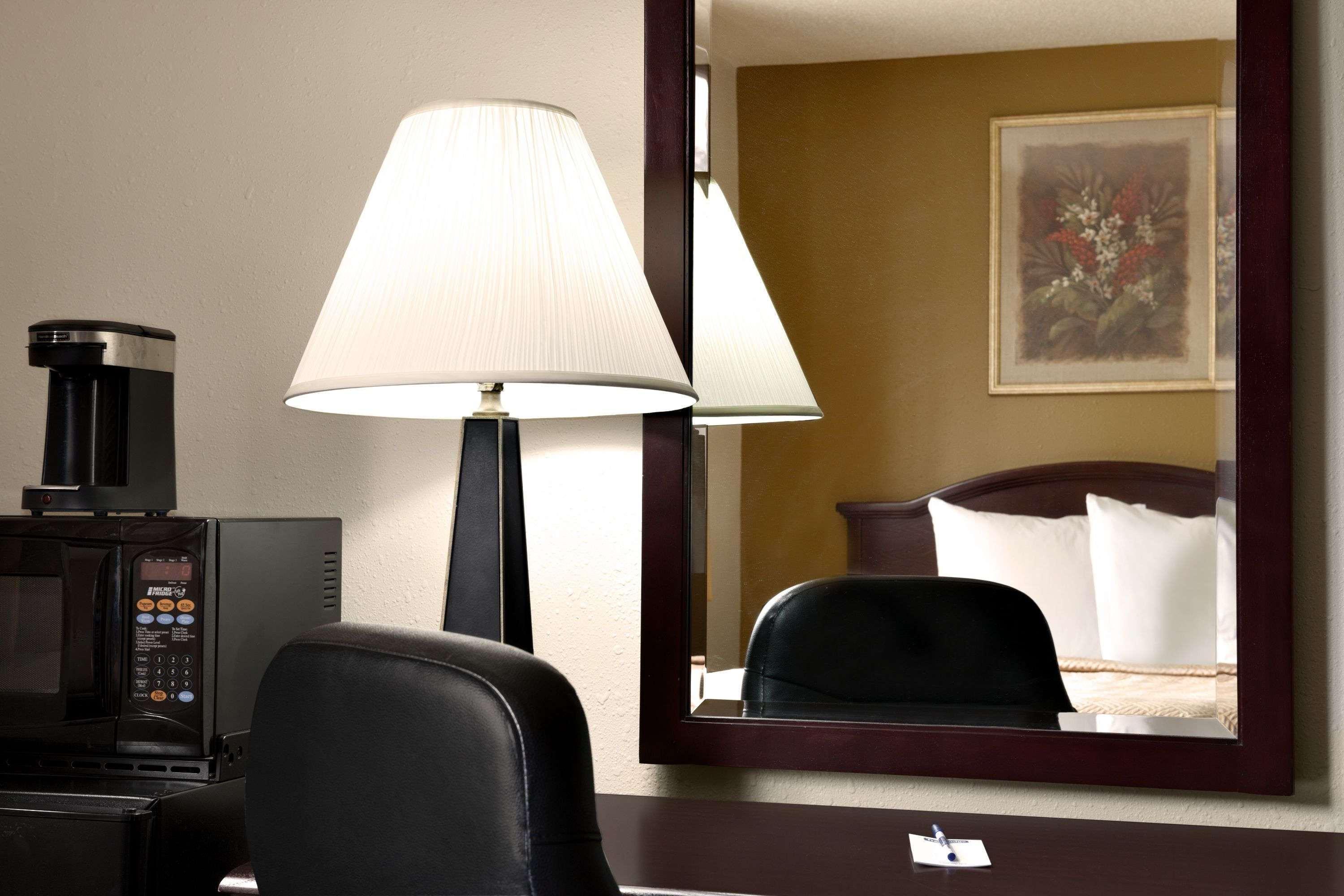 Travelodge By Wyndham La Porte/Michigan City Area Esterno foto