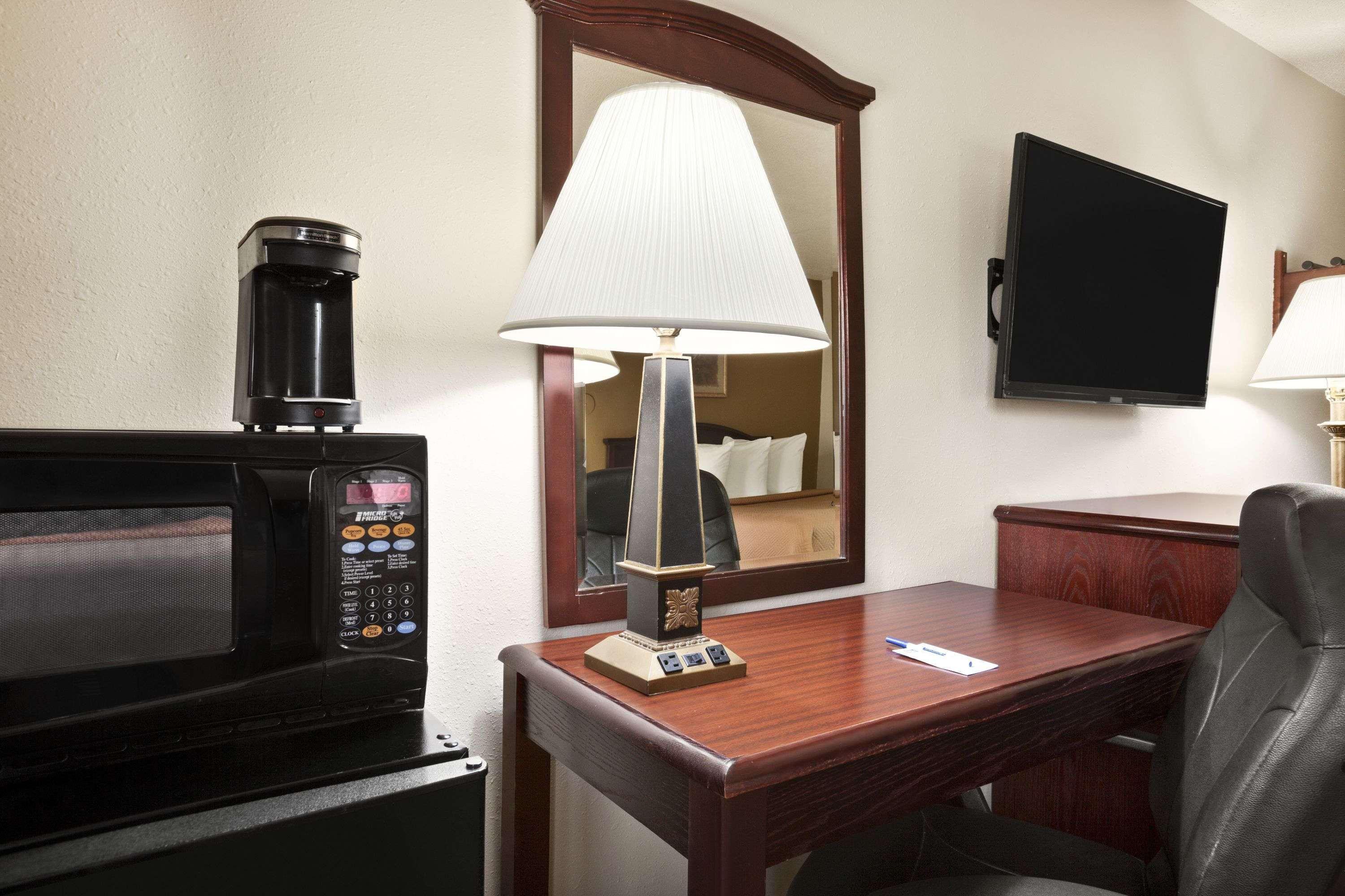 Travelodge By Wyndham La Porte/Michigan City Area Esterno foto