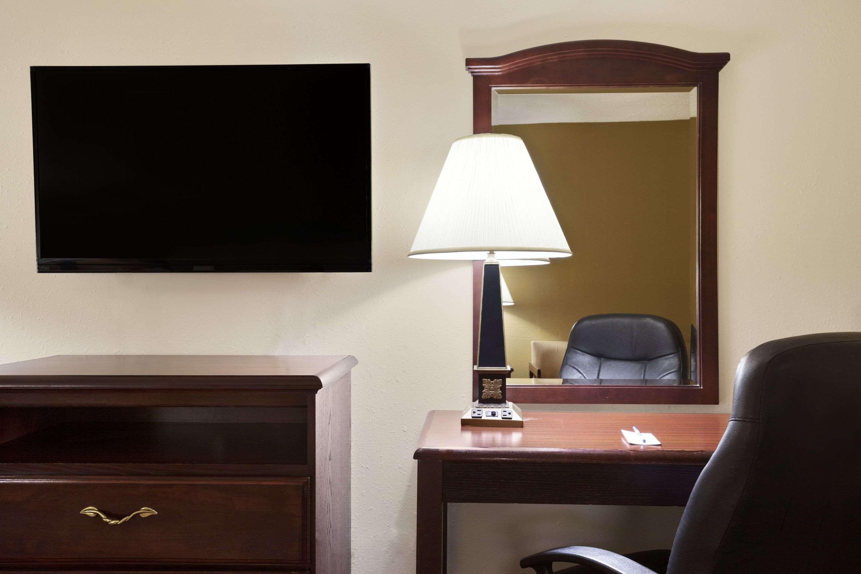 Travelodge By Wyndham La Porte/Michigan City Area Esterno foto
