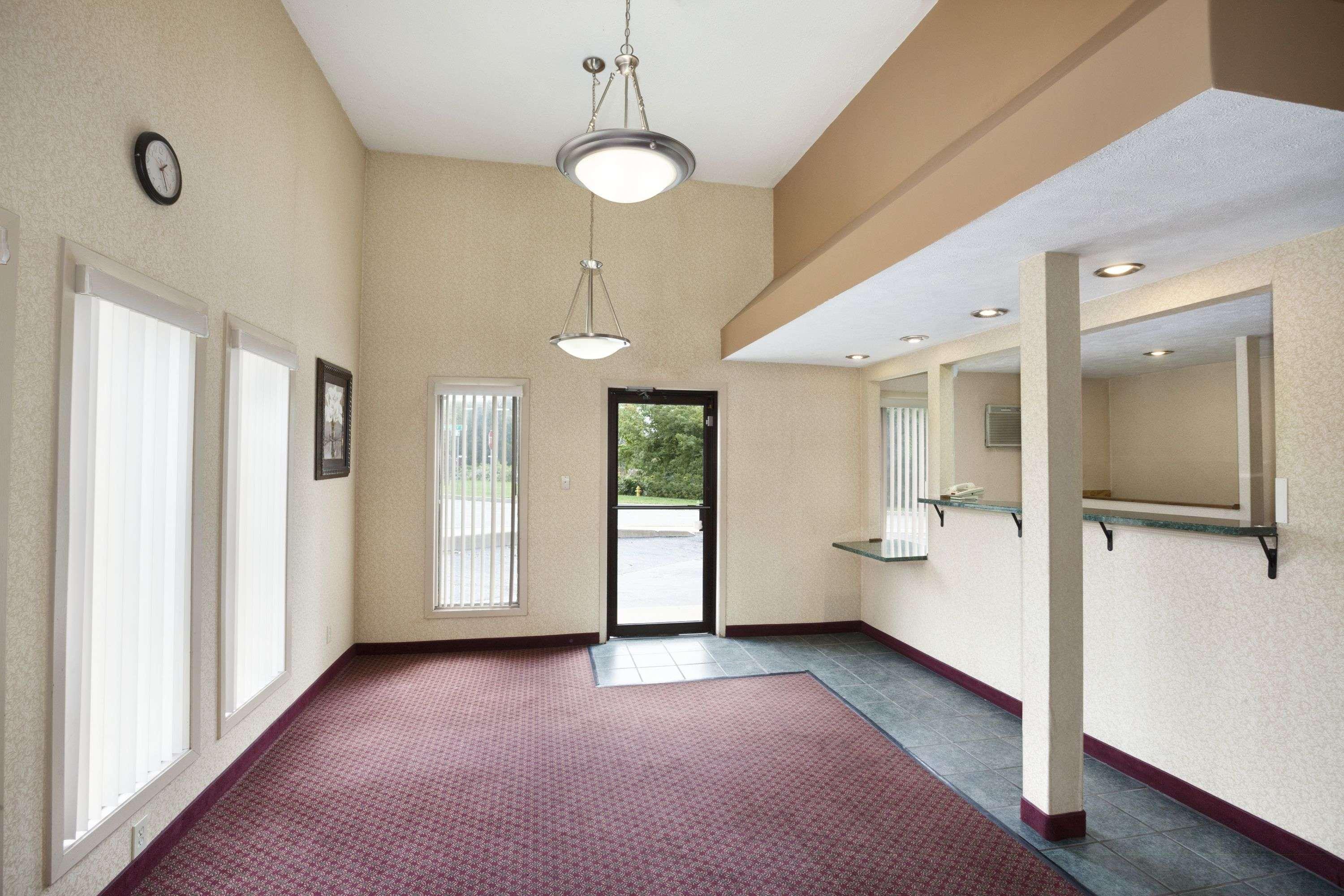 Travelodge By Wyndham La Porte/Michigan City Area Esterno foto