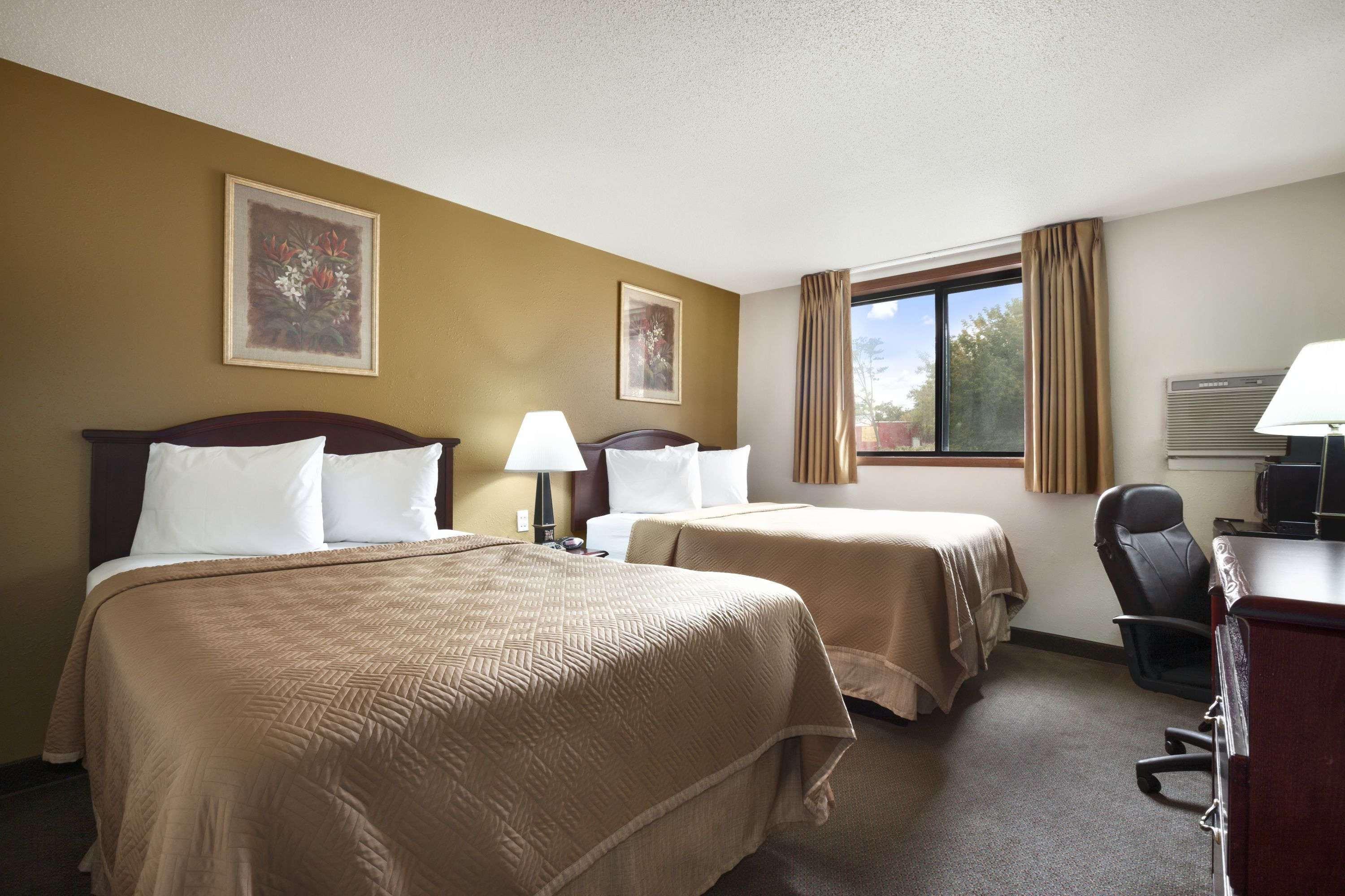 Travelodge By Wyndham La Porte/Michigan City Area Esterno foto