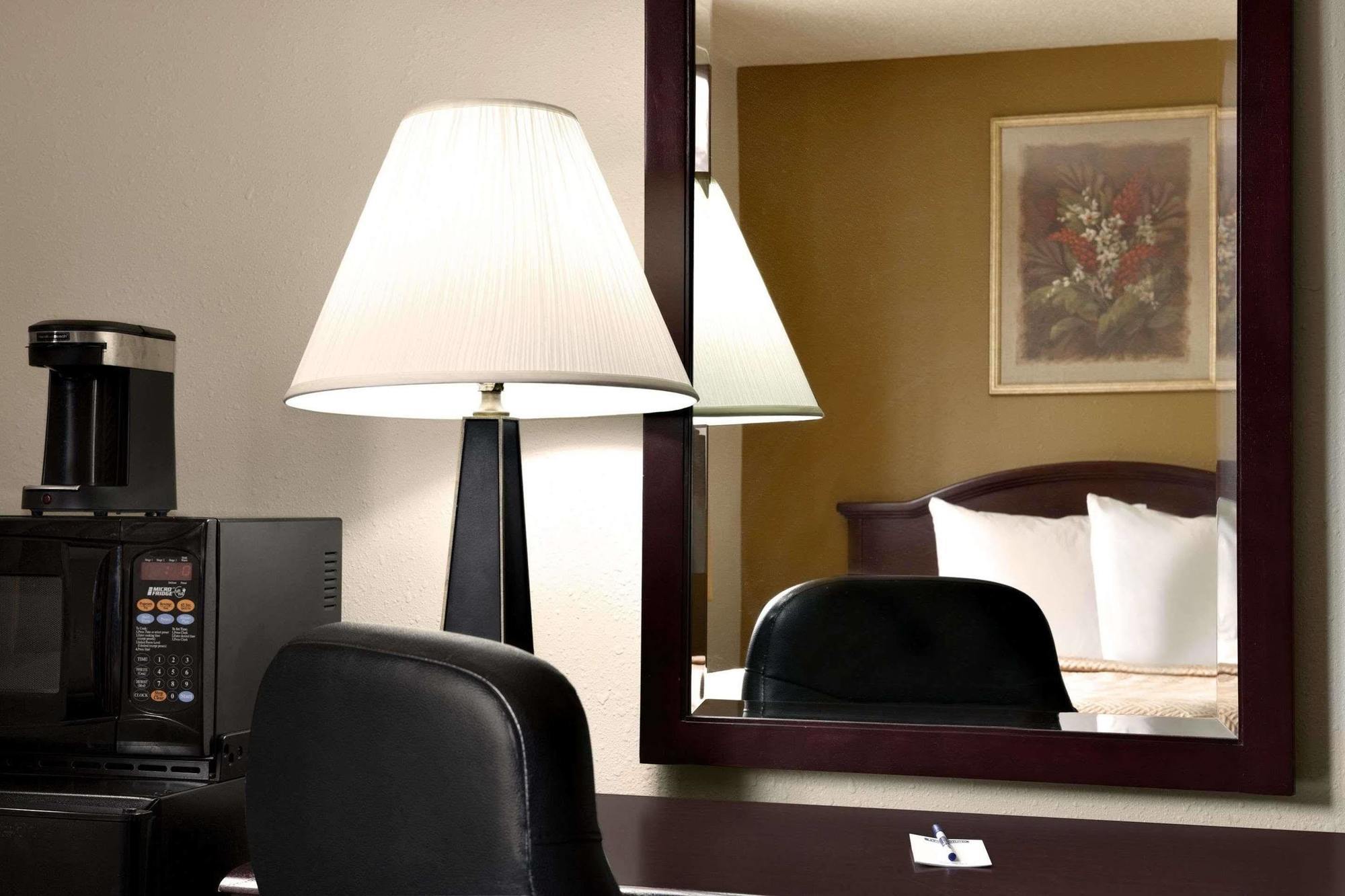 Travelodge By Wyndham La Porte/Michigan City Area Esterno foto