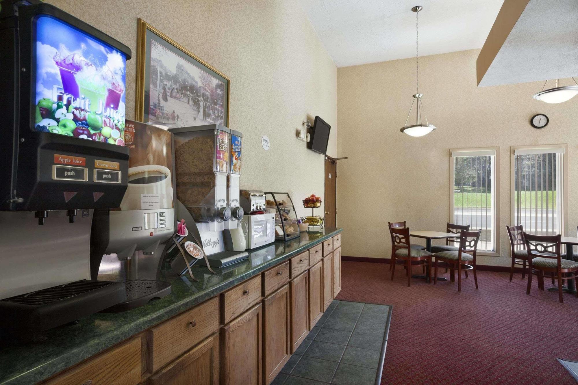Travelodge By Wyndham La Porte/Michigan City Area Esterno foto
