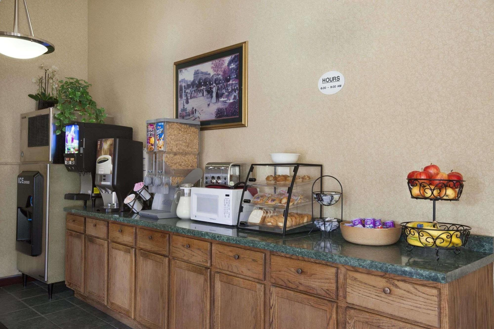 Travelodge By Wyndham La Porte/Michigan City Area Esterno foto